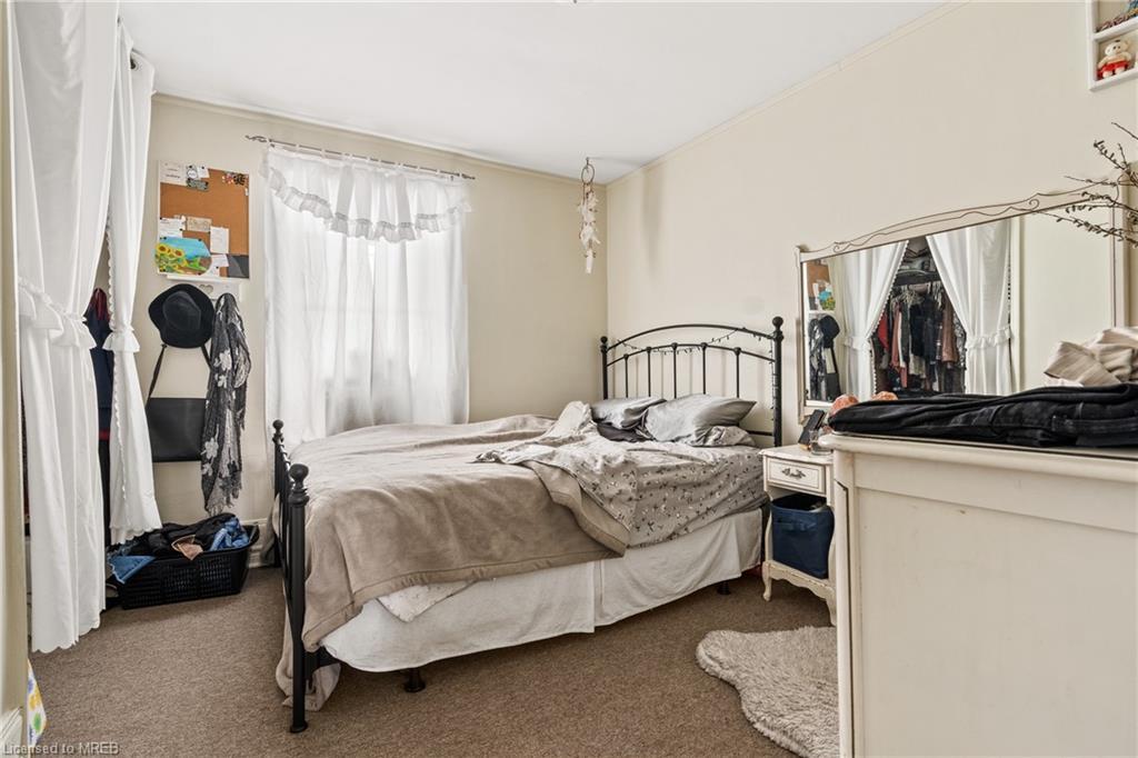 207 Beaver Street, Thorold, ON - Indoor Photo Showing Bedroom