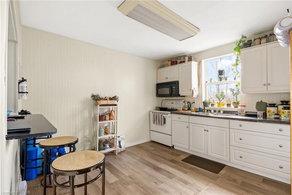 207 Beaver Street, Thorold, ON - Indoor Photo Showing Kitchen