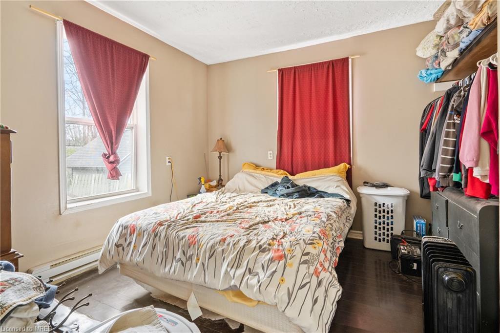 207 Beaver Street, Thorold, ON - Indoor Photo Showing Bedroom