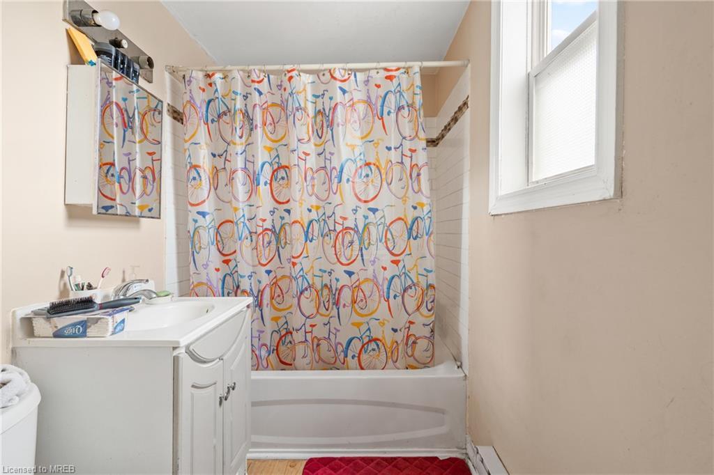 207 Beaver Street, Thorold, ON - Indoor Photo Showing Laundry Room