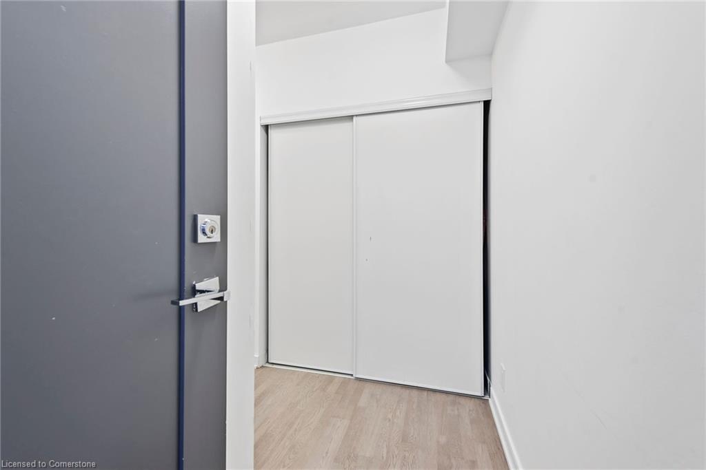 206-57 St Joseph Street, Toronto, ON - Indoor Photo Showing Other Room