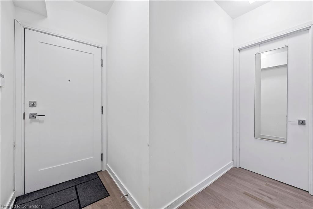 206-57 St Joseph Street, Toronto, ON - Indoor Photo Showing Other Room