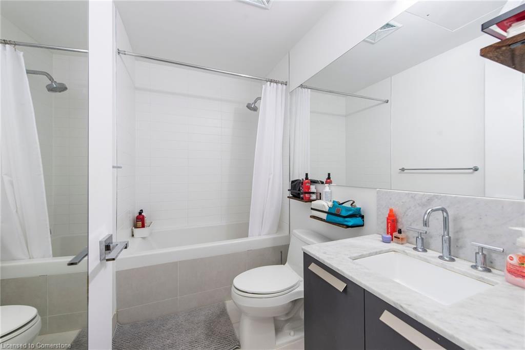 206-57 St Joseph Street, Toronto, ON - Indoor Photo Showing Bathroom
