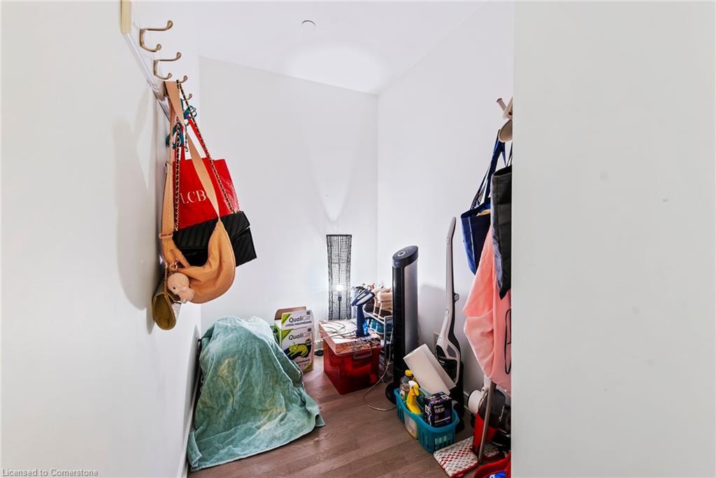 206-57 St Joseph Street, Toronto, ON - Indoor Photo Showing Other Room