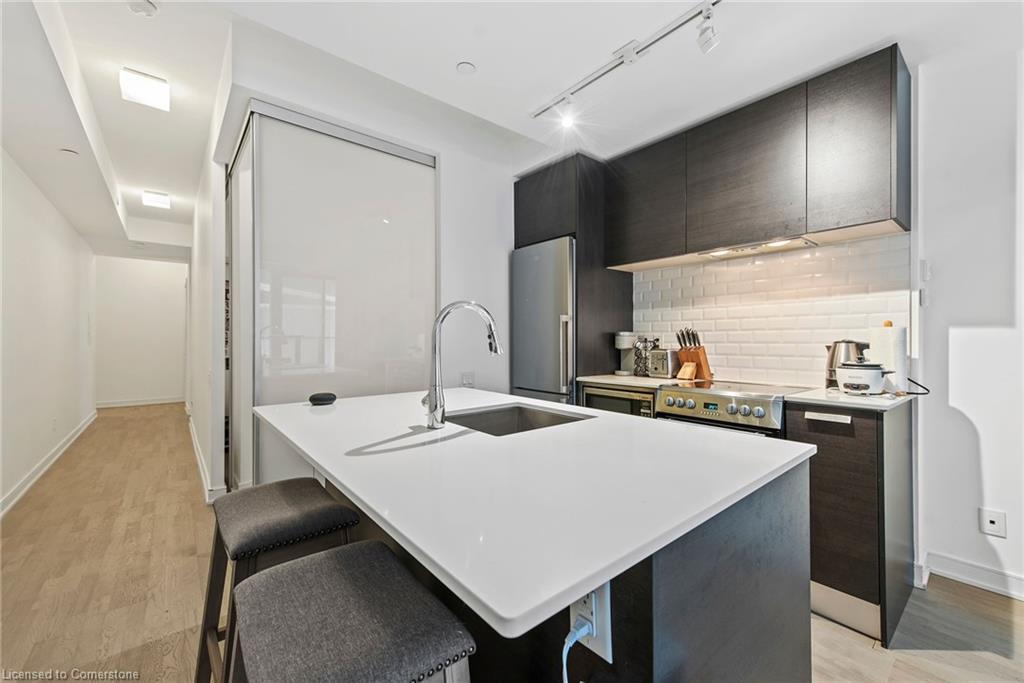 206-57 St Joseph Street, Toronto, ON - Indoor Photo Showing Kitchen With Upgraded Kitchen