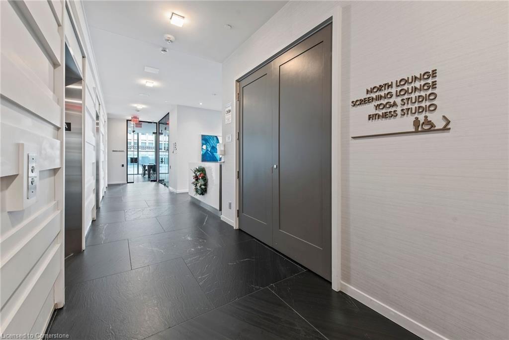 206-57 St Joseph Street, Toronto, ON - Indoor Photo Showing Other Room