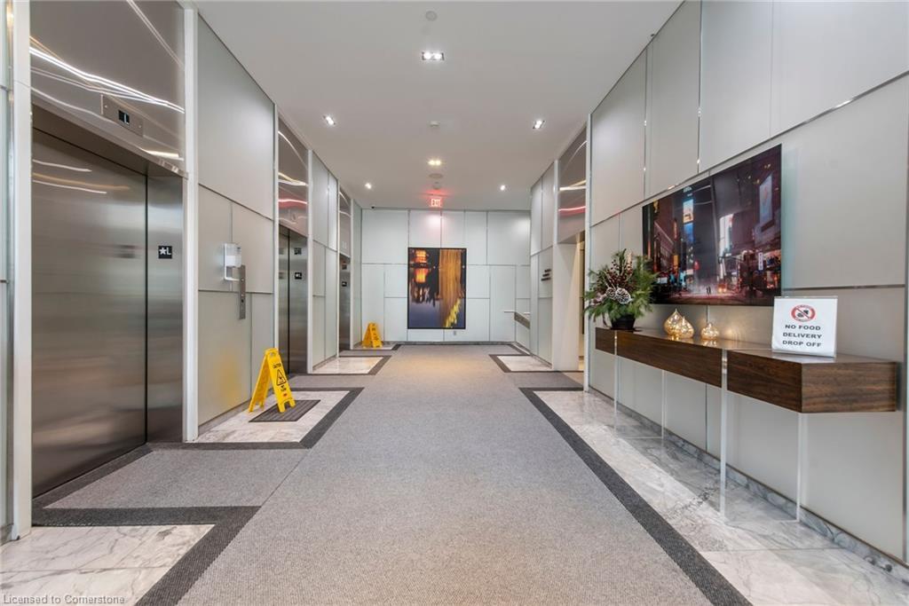 206-57 St Joseph Street, Toronto, ON - Indoor Photo Showing Other Room