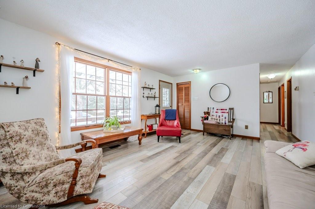 39 Bannockburn Road, Kitchener, ON - Indoor Photo Showing Living Room