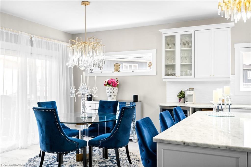 263 Memorial Park Drive, Welland, ON - Indoor Photo Showing Dining Room