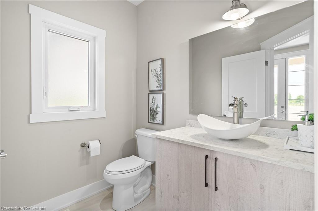 263 Memorial Park Drive, Welland, ON - Indoor Photo Showing Bathroom