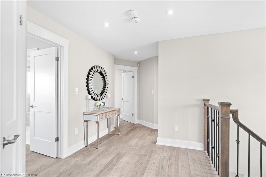 263 Memorial Park Drive, Welland, ON - Indoor Photo Showing Other Room