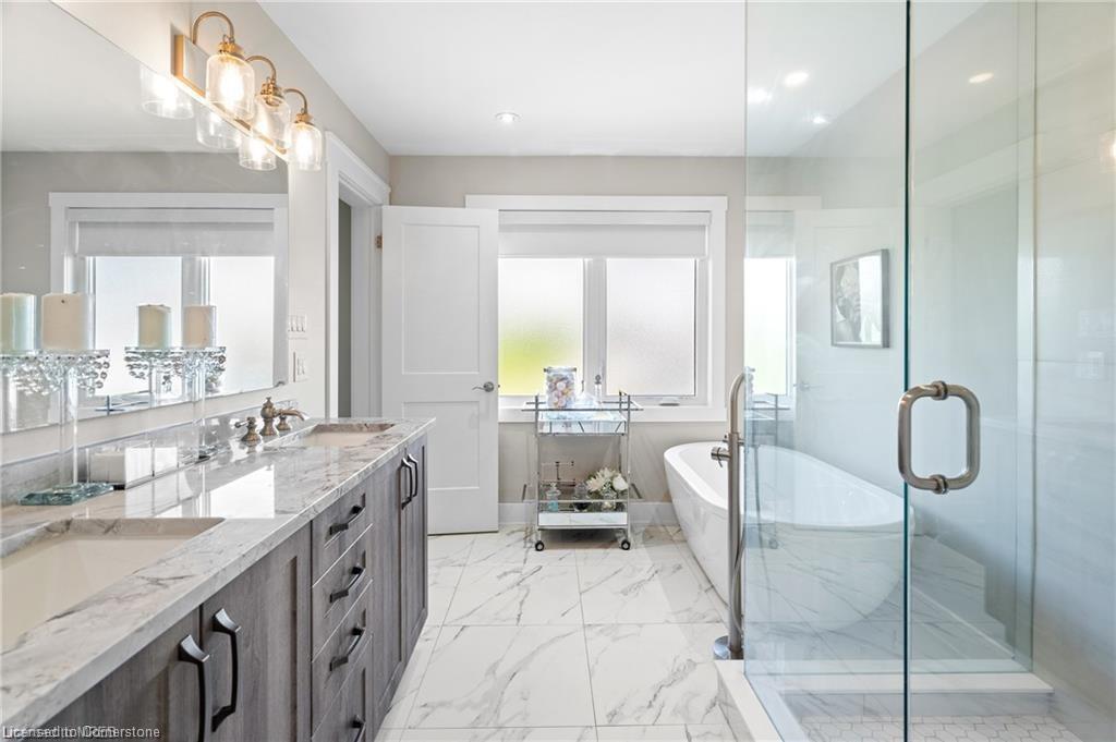 263 Memorial Park Drive, Welland, ON - Indoor Photo Showing Bathroom