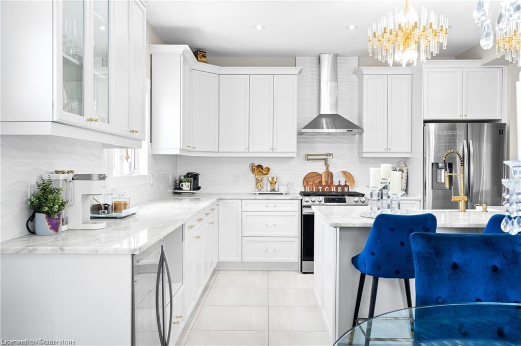 263 Memorial Park Drive, Welland, ON - Indoor Photo Showing Kitchen With Upgraded Kitchen