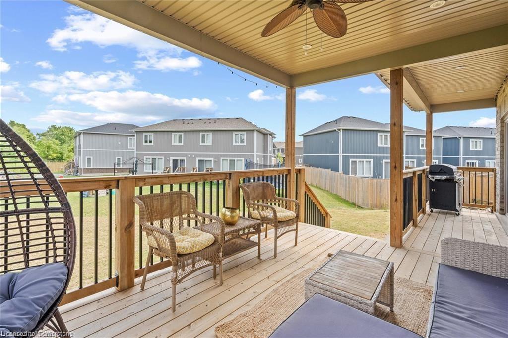 263 Memorial Park Drive, Welland, ON - Outdoor With Deck Patio Veranda With Exterior