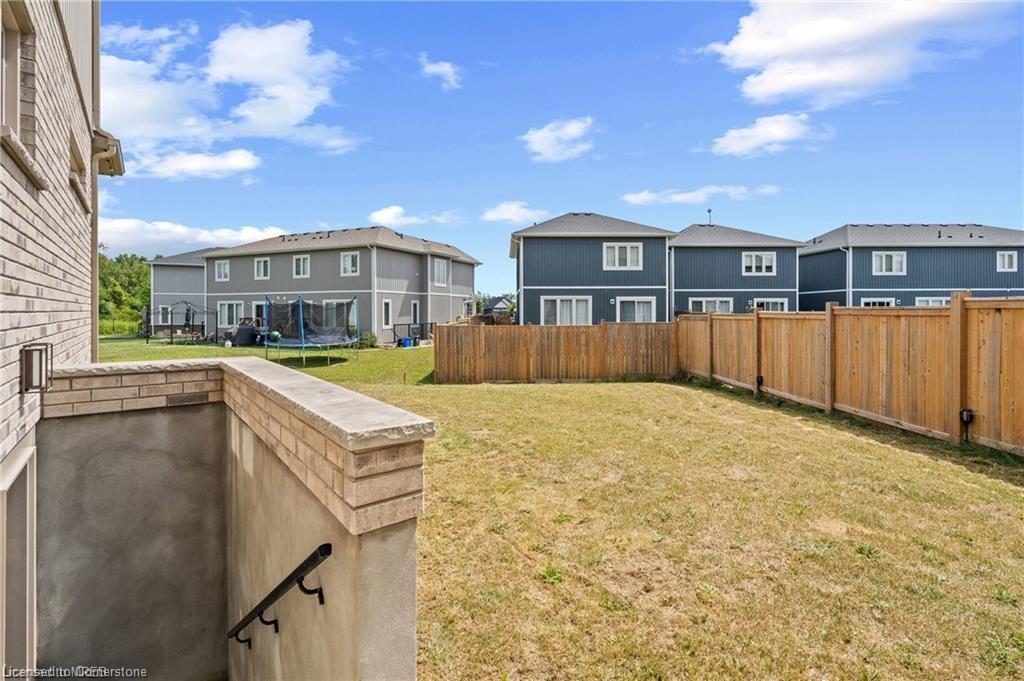 263 Memorial Park Drive, Welland, ON - Outdoor