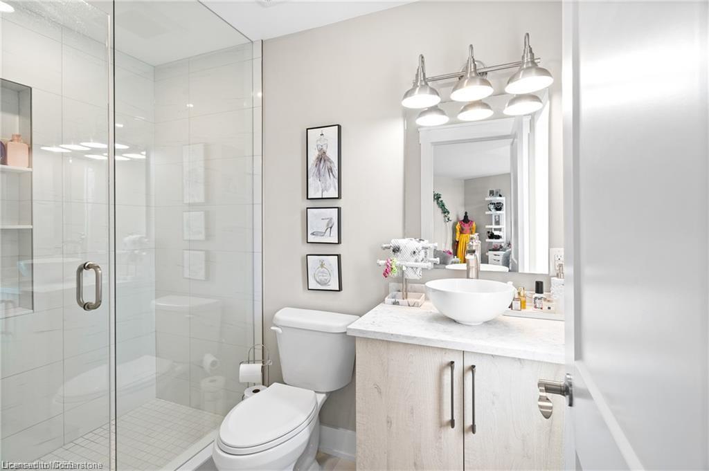 263 Memorial Park Drive, Welland, ON - Indoor Photo Showing Bathroom