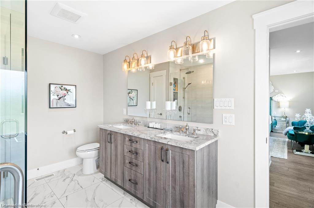 263 Memorial Park Drive, Welland, ON - Indoor Photo Showing Bathroom