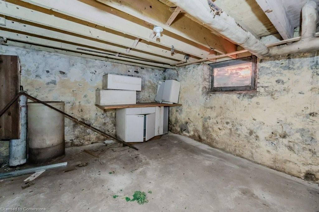 9 John Street E, Waterloo, ON - Indoor Photo Showing Garage