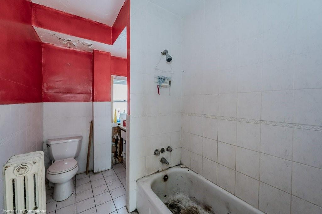 9 John Street E, Waterloo, ON - Indoor Photo Showing Bathroom