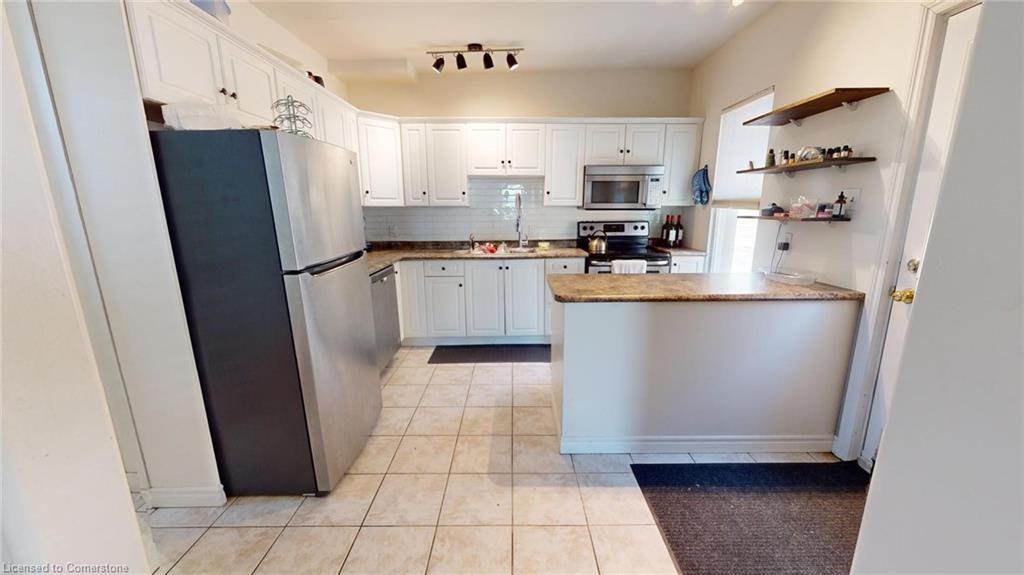 22 Emilie Street, Brantford, ON - Indoor Photo Showing Kitchen