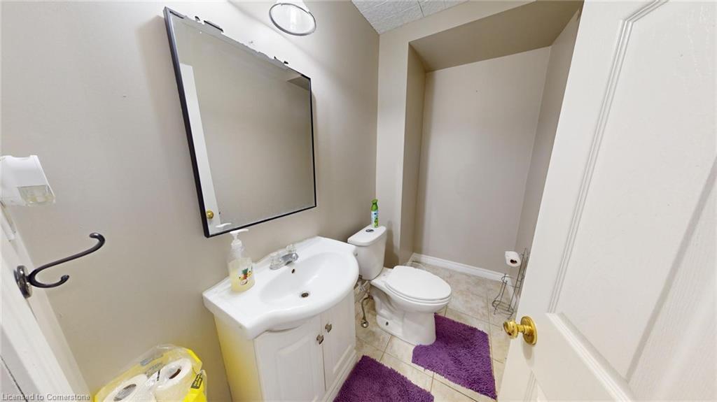 22 Emilie Street, Brantford, ON - Indoor Photo Showing Bathroom