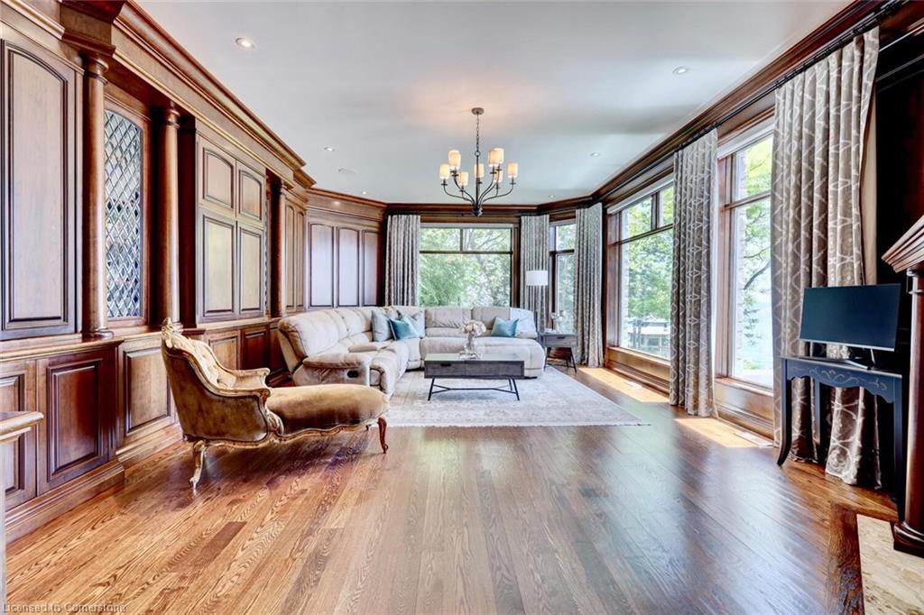 4038 Lakeshore Road, Burlington, ON - Indoor Photo Showing Living Room