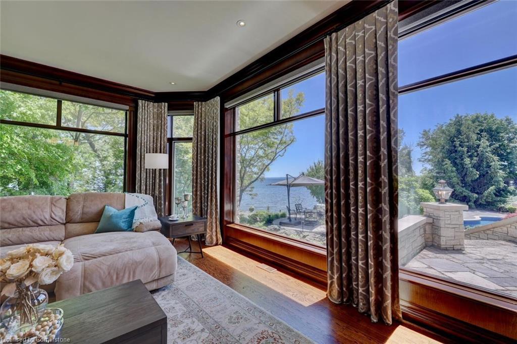 4038 Lakeshore Road, Burlington, ON - Indoor