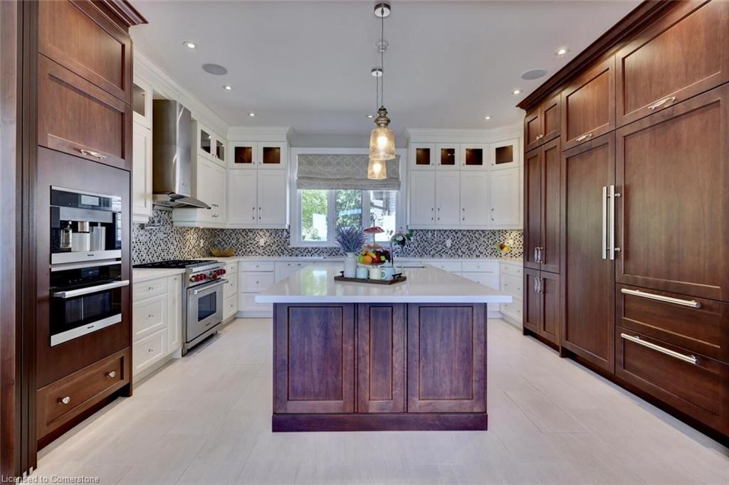 4038 Lakeshore Road, Burlington, ON - Indoor Photo Showing Kitchen With Upgraded Kitchen