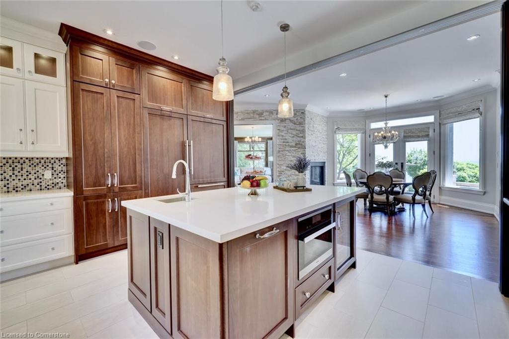 4038 Lakeshore Road, Burlington, ON - Indoor Photo Showing Kitchen With Upgraded Kitchen