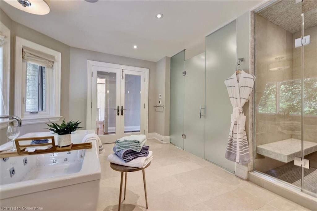 4038 Lakeshore Road, Burlington, ON - Indoor