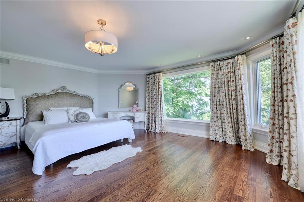 4038 Lakeshore Road, Burlington, ON - Indoor Photo Showing Bedroom