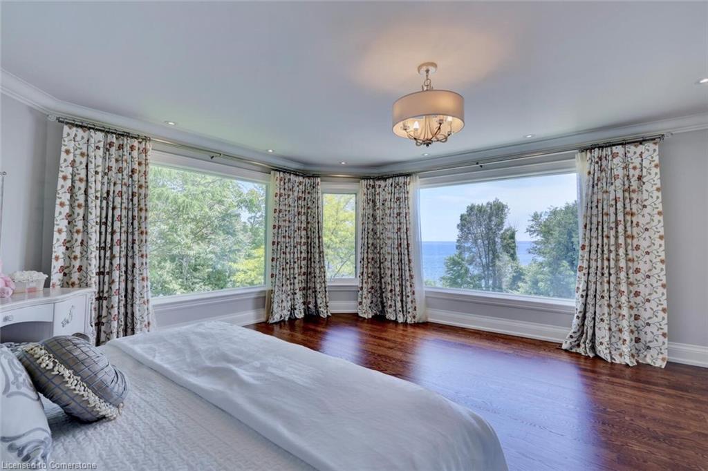 4038 Lakeshore Road, Burlington, ON - Indoor Photo Showing Bedroom