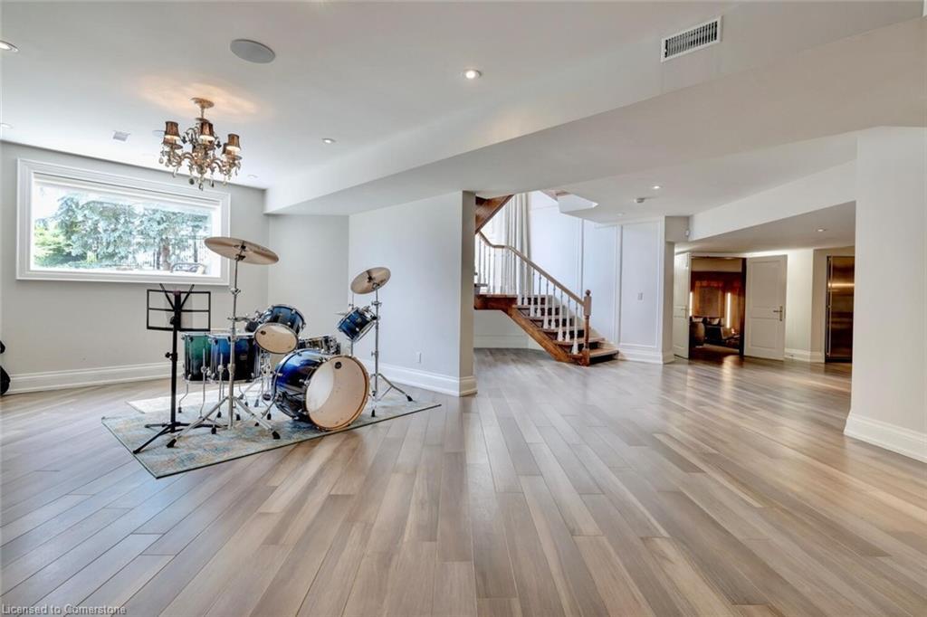 4038 Lakeshore Road, Burlington, ON - Indoor