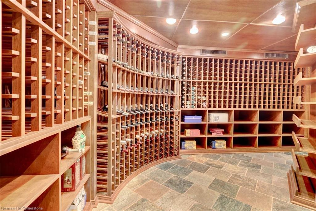 4038 Lakeshore Road, Burlington, ON - Indoor With Storage