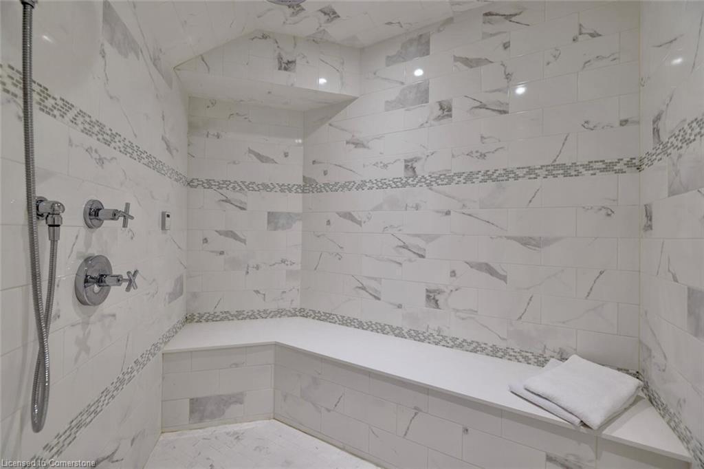 4038 Lakeshore Road, Burlington, ON - Indoor Photo Showing Bathroom