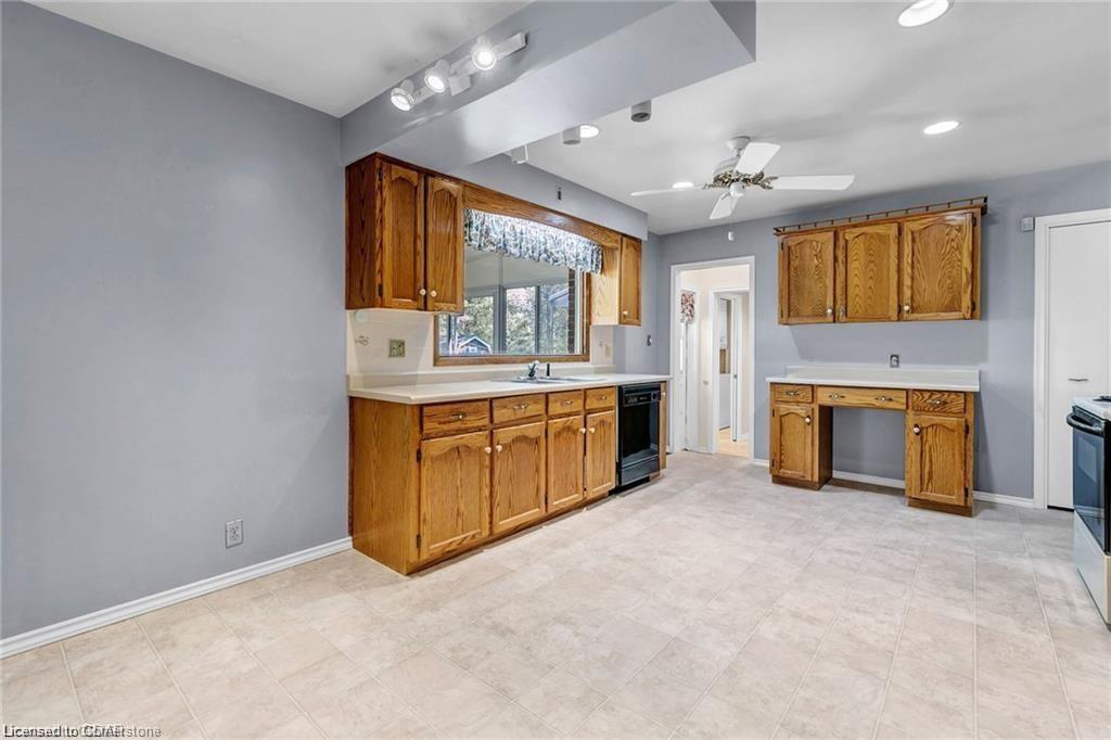 462 Arkell Road, Puslinch, ON - Indoor Photo Showing Kitchen