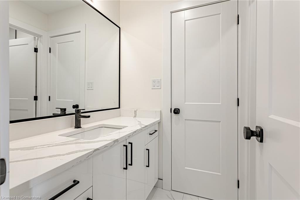 1187 Hobbs Drive, London, ON - Indoor Photo Showing Bathroom