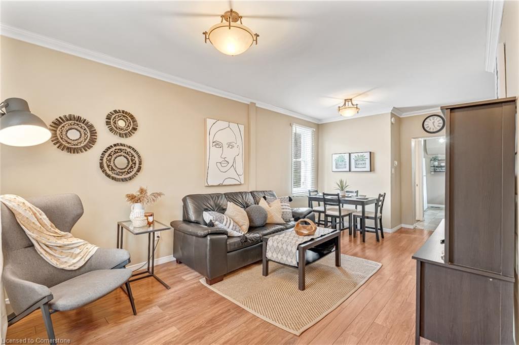 177 Young Street, Hamilton, ON - Indoor Photo Showing Living Room