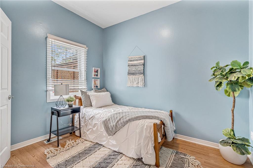 177 Young Street, Hamilton, ON - Indoor Photo Showing Bedroom