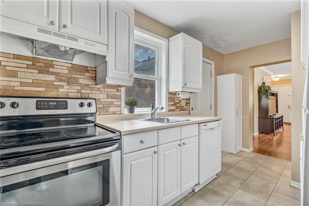 177 Young Street, Hamilton, ON - Indoor Photo Showing Kitchen