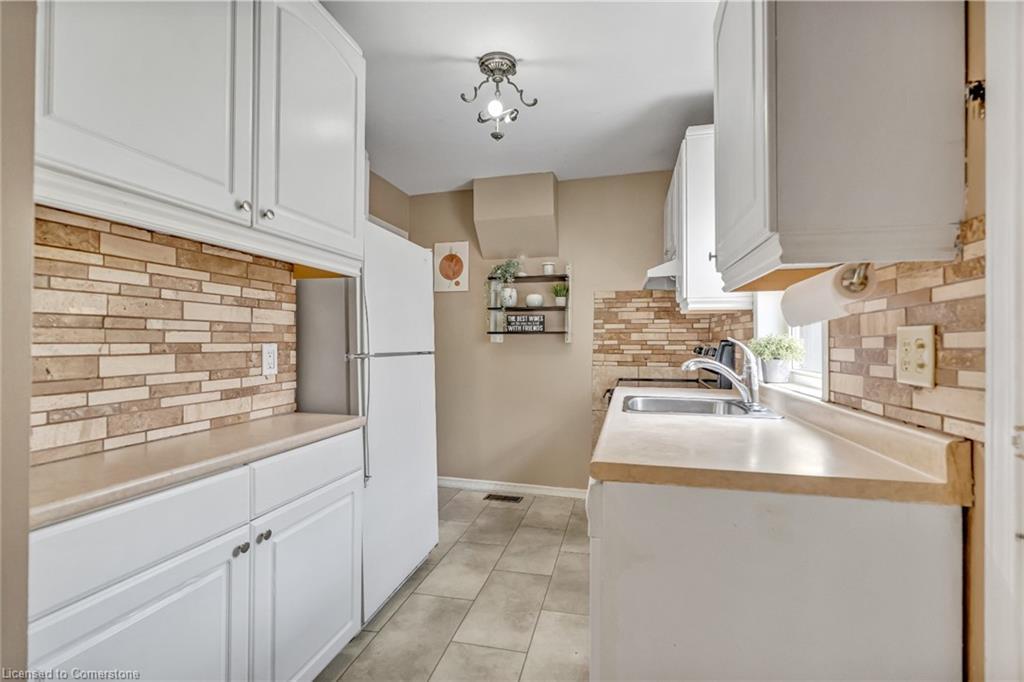 177 Young Street, Hamilton, ON - Indoor Photo Showing Kitchen