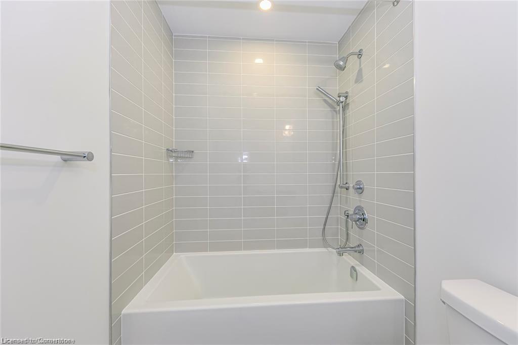 8-2273 Turnberry Road, Burlington, ON - Indoor Photo Showing Bathroom