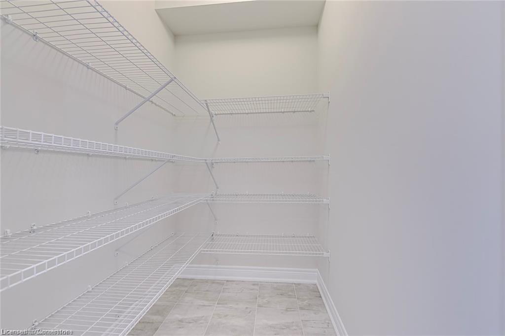 8-2273 Turnberry Road, Burlington, ON - Indoor With Storage