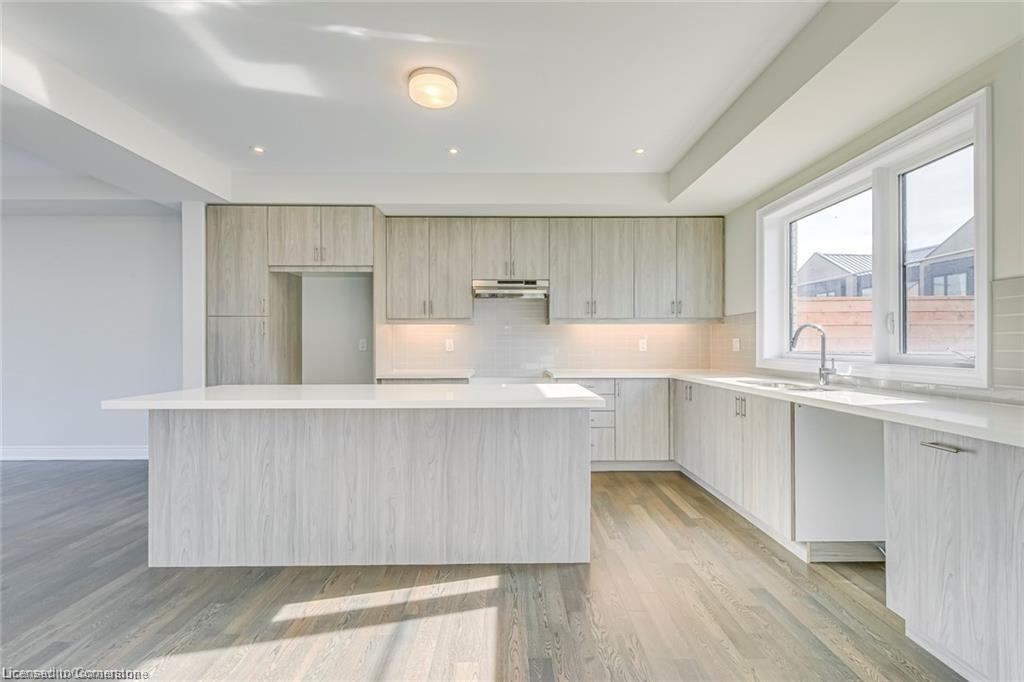 8-2273 Turnberry Road, Burlington, ON - Indoor Photo Showing Kitchen With Upgraded Kitchen