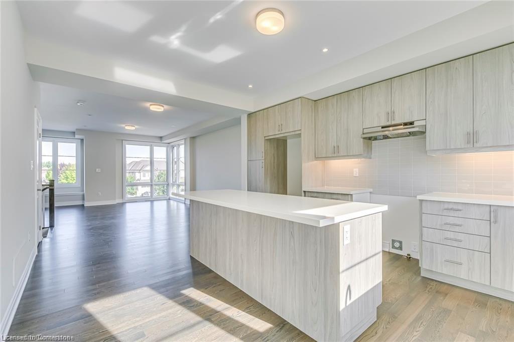 8-2273 Turnberry Road, Burlington, ON - Indoor Photo Showing Kitchen With Upgraded Kitchen