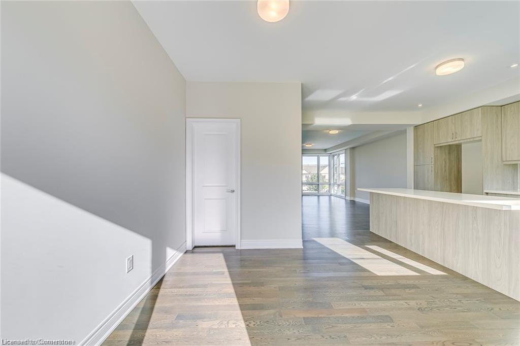 8-2273 Turnberry Road, Burlington, ON - Indoor Photo Showing Other Room