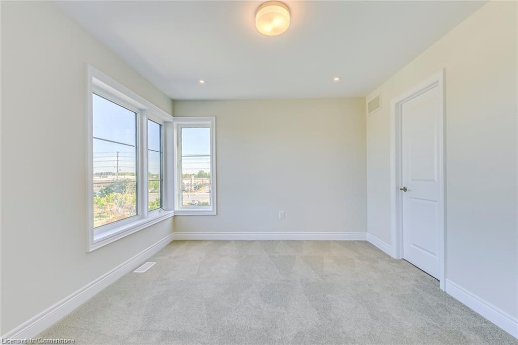 8-2273 Turnberry Road, Burlington, ON - Indoor Photo Showing Other Room