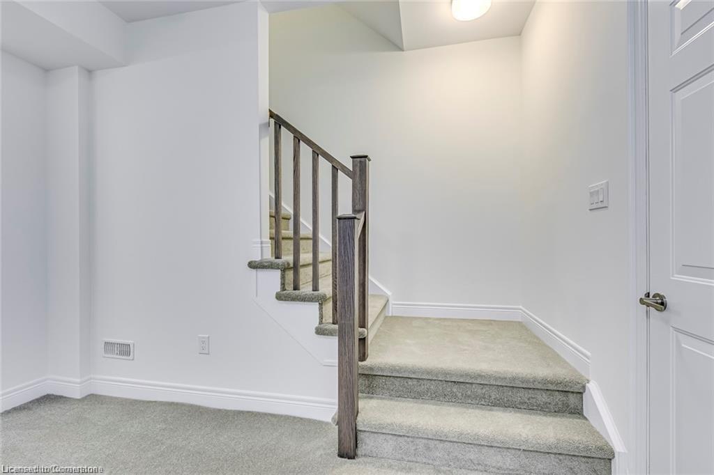 8-2273 Turnberry Road, Burlington, ON - Indoor Photo Showing Other Room