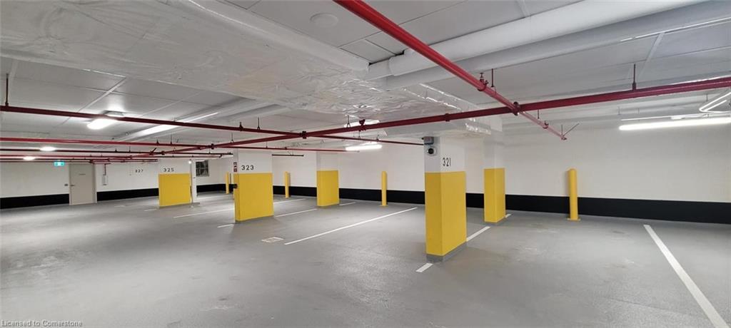 801-212 King William Street E, Hamilton, ON - Indoor Photo Showing Garage