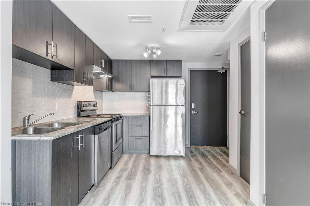 B02 In Building G-275 Larch Street, Waterloo, ON - Indoor Photo Showing Kitchen With Stainless Steel Kitchen With Double Sink With Upgraded Kitchen
